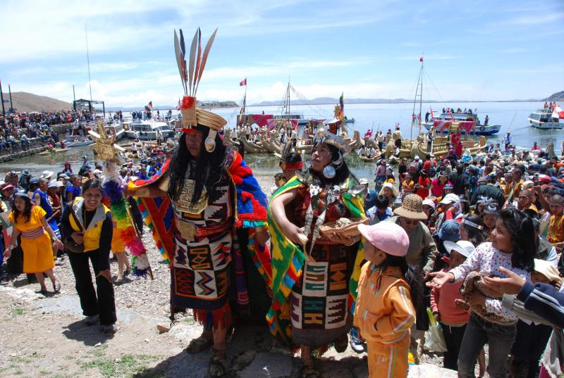 Escenifican leyenda de Manco Capac y Mama Ocllo en Puno