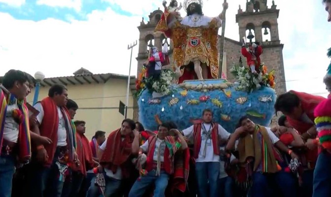 Fiesta en agosto del Corpus de San Cristóbal - camino inca