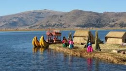 Pueblo en la Isla del Lago Titicaca