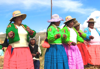 Un viaje de amigas por el Lago Titicaca