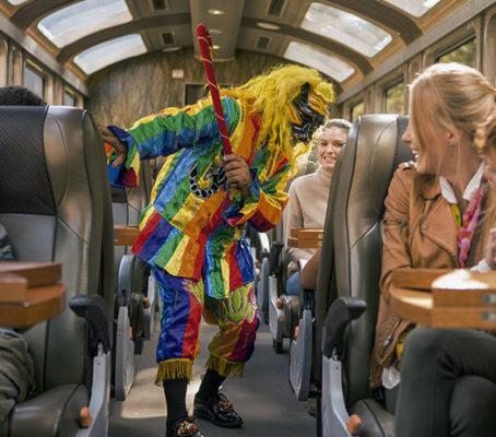Disfruta de música y moda en el Tren Vistadome a Machu Picchu