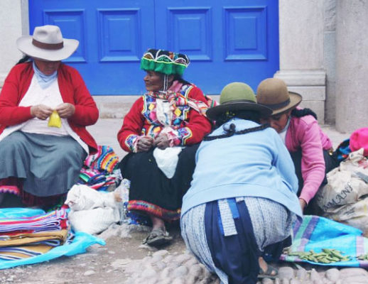 Mañana en el mercado de Pisaq, Valle Sagrado de los Incas