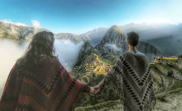 Pareja en Machu Picchu de Luna de Miel en Perú y Cusco