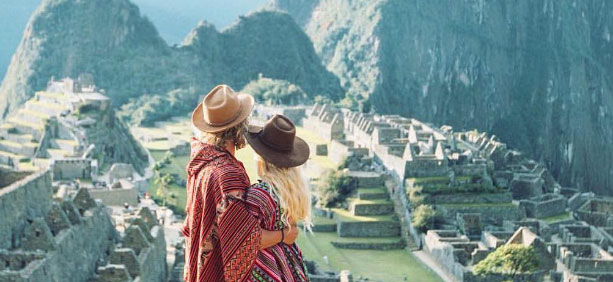 Pareja en fotografía de Machu Picchu en tus vacaciones