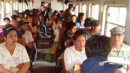Tren local para peruanos en Machu Picchu