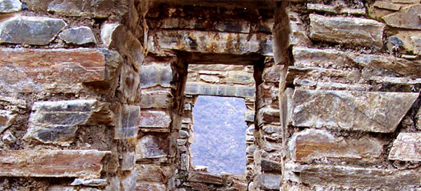 Lo mejor de la arquitectura inca en Choquequirao junto a TOUR IN PERU
