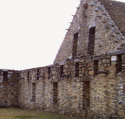 Descubra las viviendas incas en su visita a Choquequirao