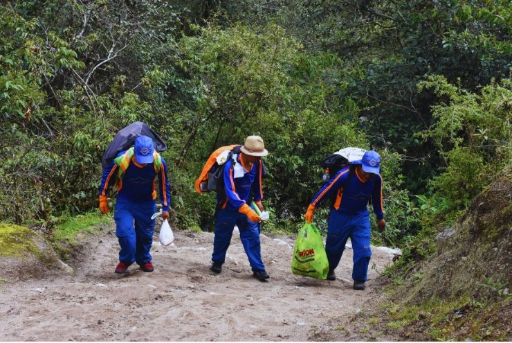 porteadores-campañadelimpieza-camino-tourinperu Nuestros porteadores destacaron por su presentación y esmero