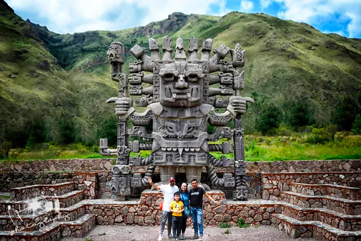 Tótem del Dios Wiracocha del Museo Inkariy, Calca, Cusco Dios Wiracocha, Calca, Cusco