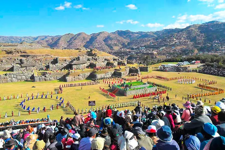Inti Raymi desde la tribuna Vista Inti Raymi en sacsayhuaman