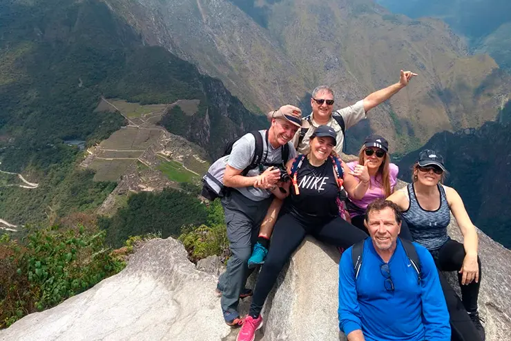 Familia en el Huayna Picchu