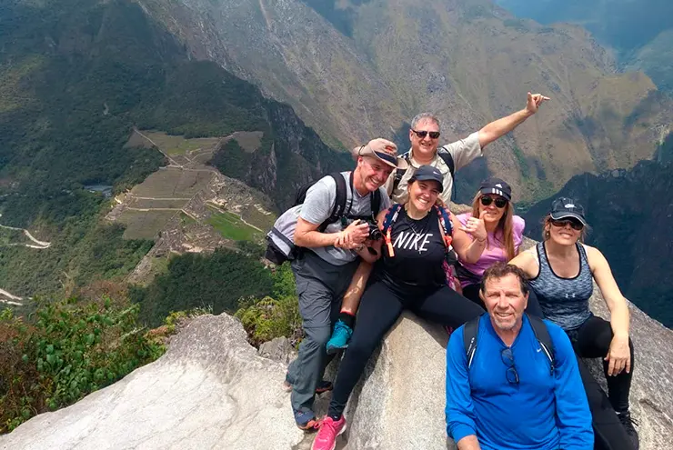 Familia en el Huayna Picchu Familia en el Huayna Picchu