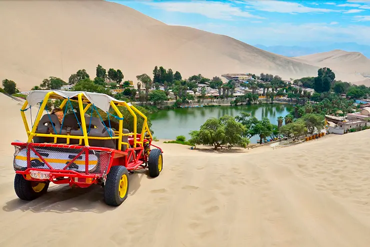 huacachina-ica-carro-arenero