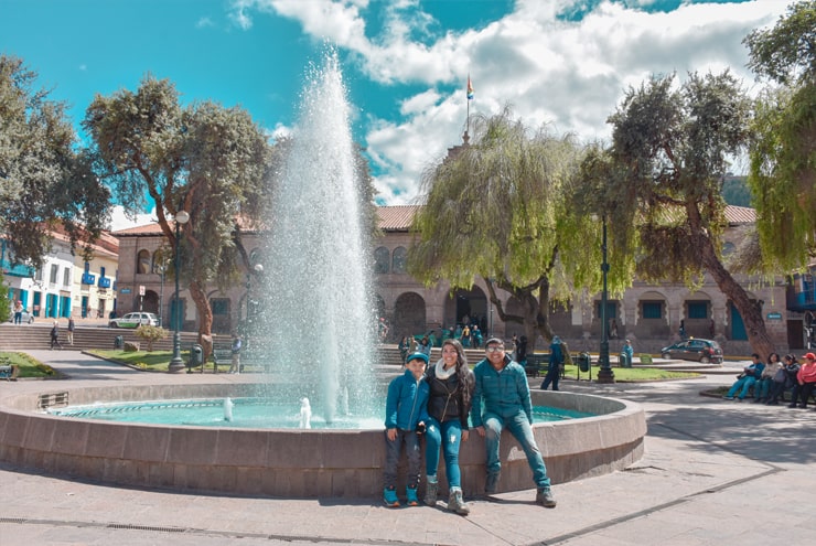 familia en cusco-min