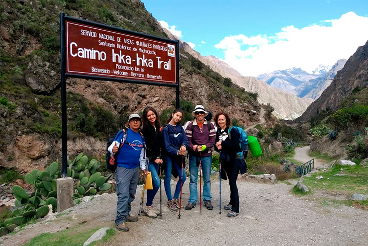 Familia en Huayna Picchu TOUR IN PERU