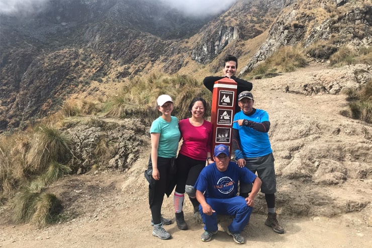 porteadores ci-min inicio del camino inca con tour in peru