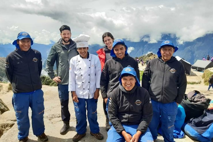 porteadores ci4-min inicio del camino inca con tour in peru