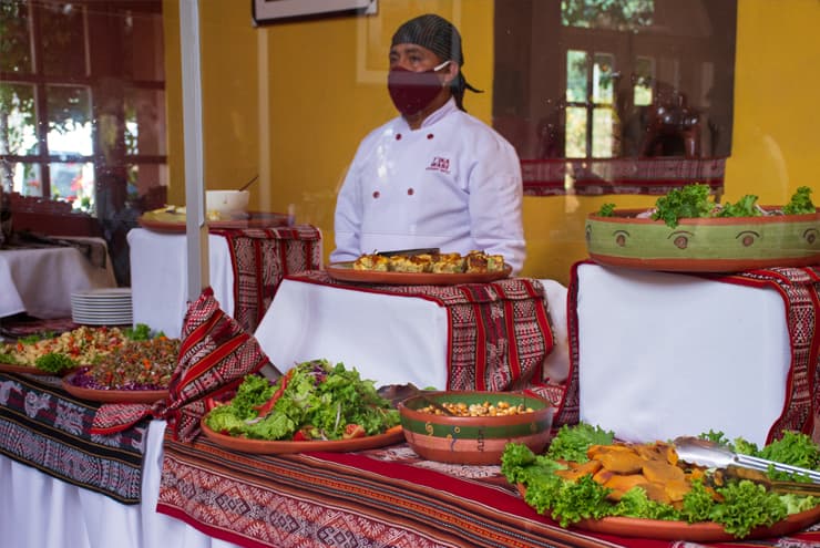 buffet en urubamba gastronomia en el valle sagrado