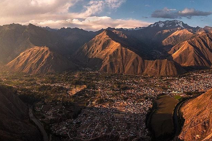 urubamba+ Ciudad de Urubamba en el valle sagrado