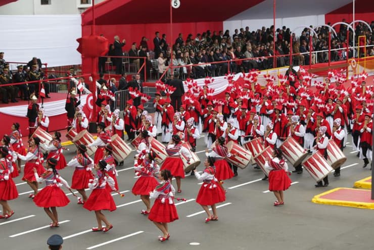 desfile-fiestas-patrias-peru