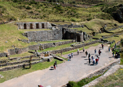 Centro arqueolgico de tambomachay en el city tour cusco